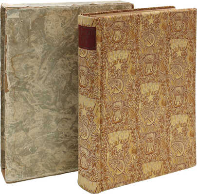 Большой театр СССР. Опера. Балет. [Сборник статей и биогр. очерков мастеров театра] / Сост. И.П. Абрамский; худож. С.Б. Телингатер, А.И. Евменов. М.: Музгиз, 1958.